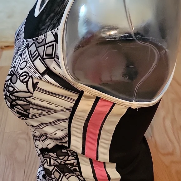 Top - Picture 4 of 7